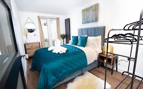 Luxury Pad Centrally Located Near Brighton Station